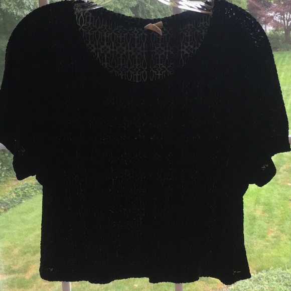 Black partly sheer flowy top - Picture 2 of 3
